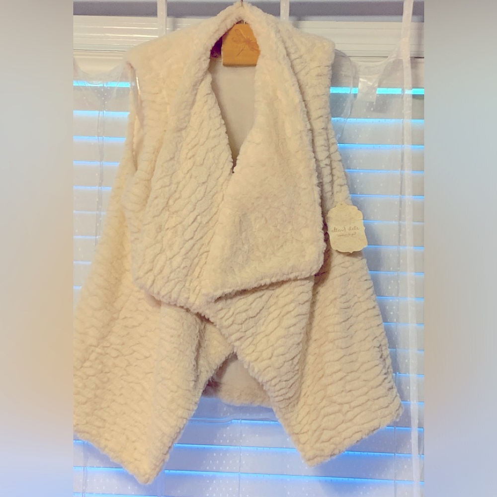 Altar’d State Ivory Waterfall Faux Fur Vest